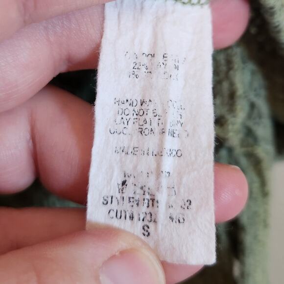 Pink Lily Women's Sage‎ Green V-Neck Waffle Notched Short Sleeve T-Shirt Size S - Picture 4 of 6